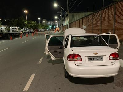 Três suspeitos de roubar carro em Simões Filho são encontrados durante blitz em Salvador
