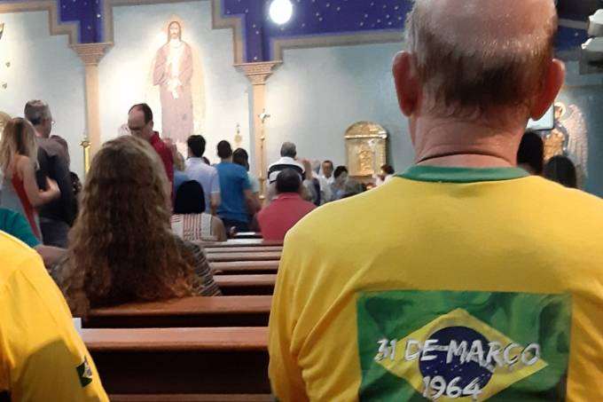 Bispo ataca Caetano Veloso durante missa em celebração a ditadura