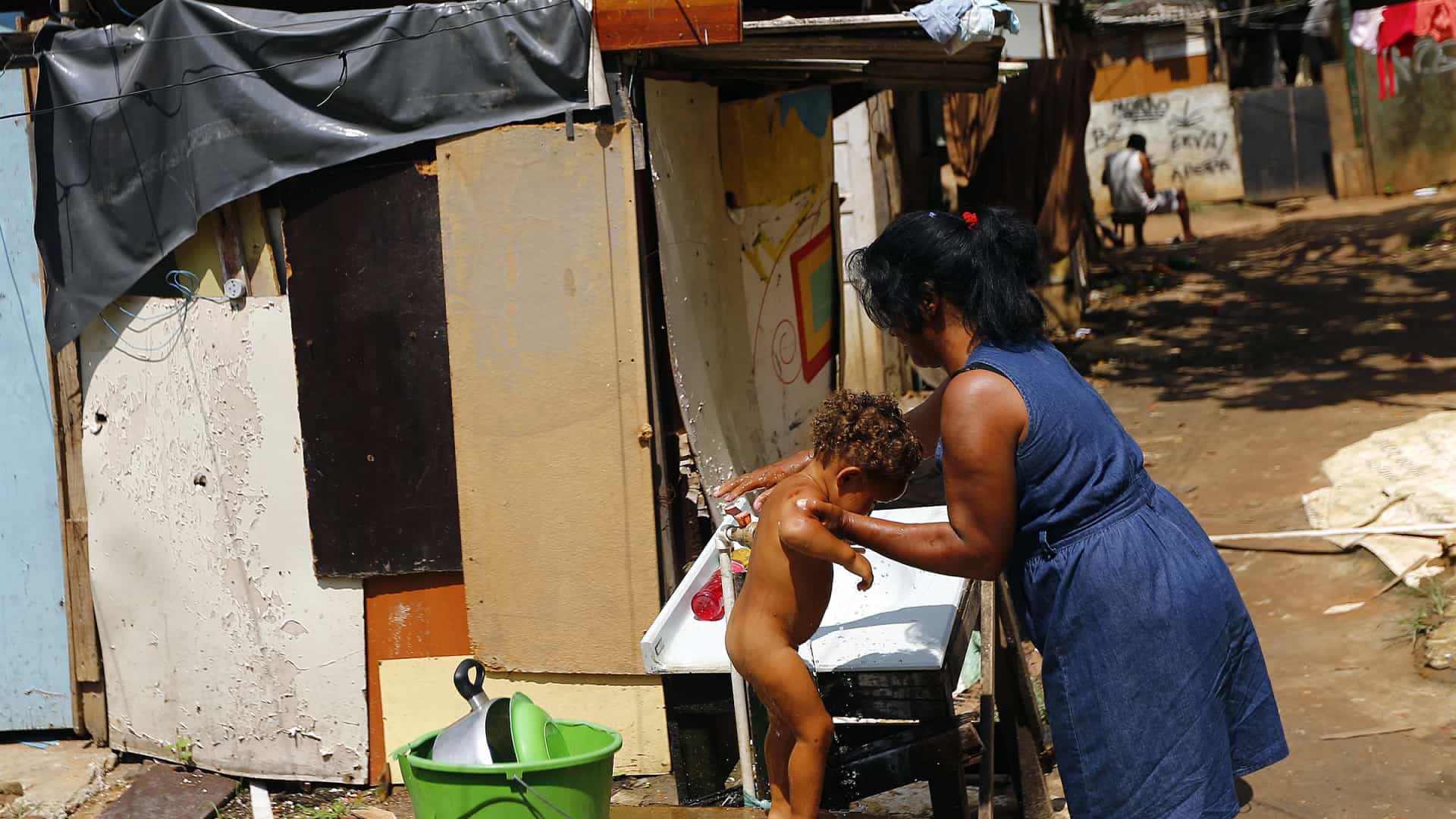 Crise empurra 7,4 milhões de brasileiros à pobreza, afirma Banco Mundial