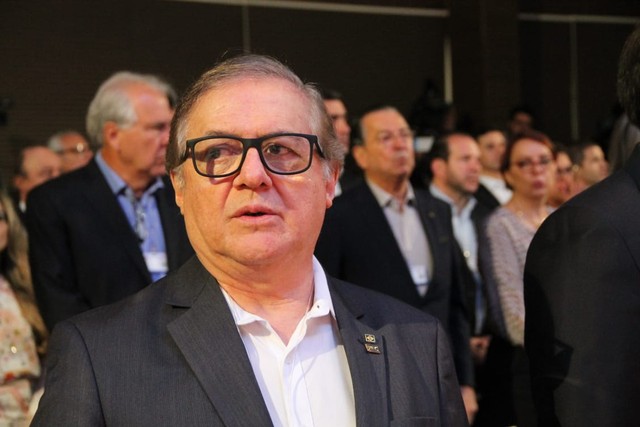 Bolsonaro sinaliza que poderá demitir Vélez do MEC