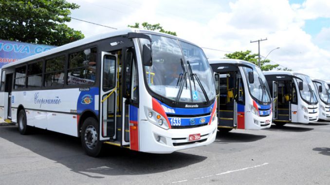 Usuários do transporte público reclamam do atendimento do posto do Camaçari Card