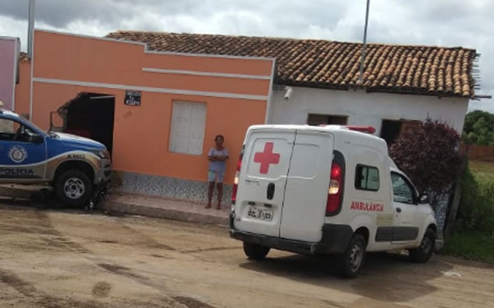 Viatura da PM atropela e mata idosa no interior da Bahia