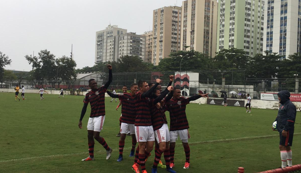 Brasileirão sub-17: Vitória leva goleada épica do Flamengo
