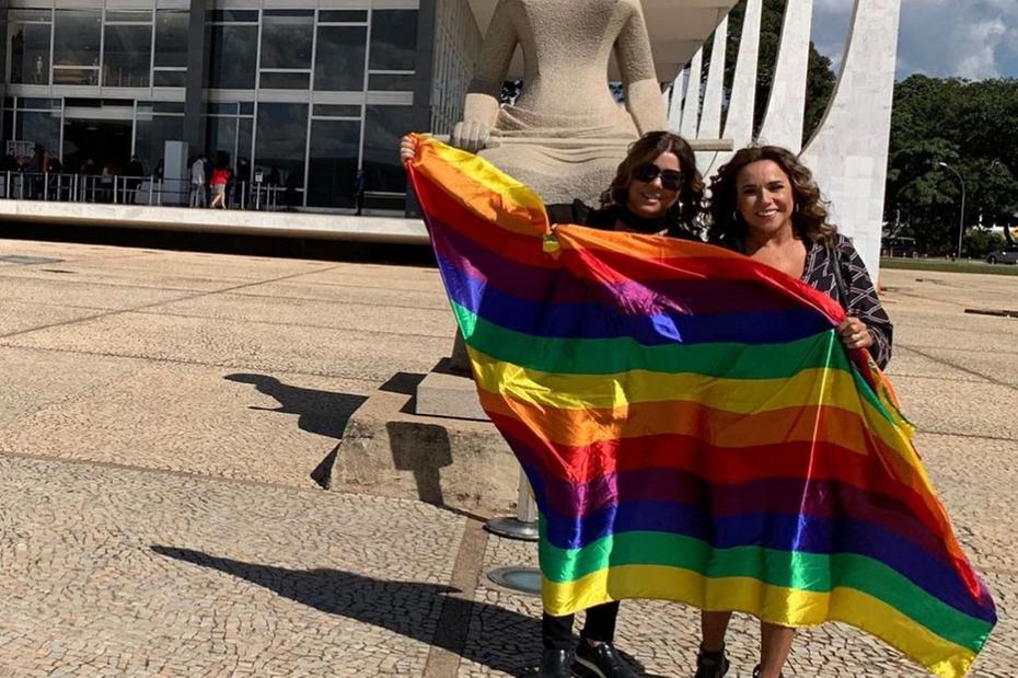 Nas redes sociais, Daniela Mercury comemora criminalização da homofobia