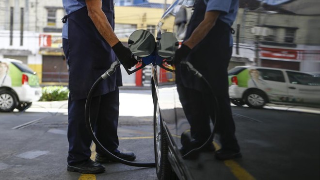 Gasolina será vendida pela metade do preço em Salvador