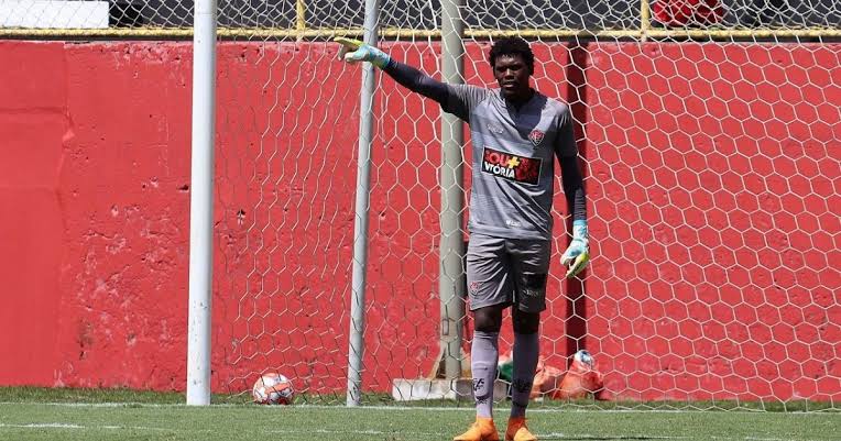 Tite convoca goleiro do Vitória para  reforçar treinos da seleção brasileira antes da Copa América