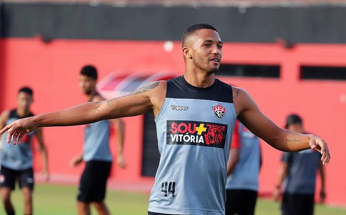 Com lesão na coxa, Felipe Garcia desfalcará o Vitória contra o Bragantino