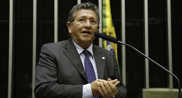 “Quem perde é o povo de Camaçari”, diz Roque Santos sobre decisão judicial em favor de Caetano