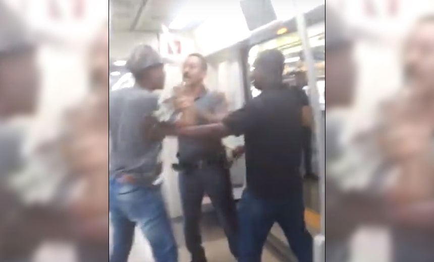 Passageiros do metrô de Salvador brigam por causa de som alto