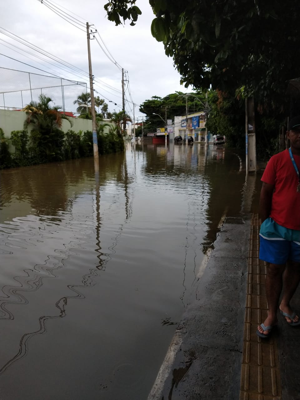 Estrada do Coco e avenidas em Lauro de Freitas apresentam pontos de inundação; confira o vídeo