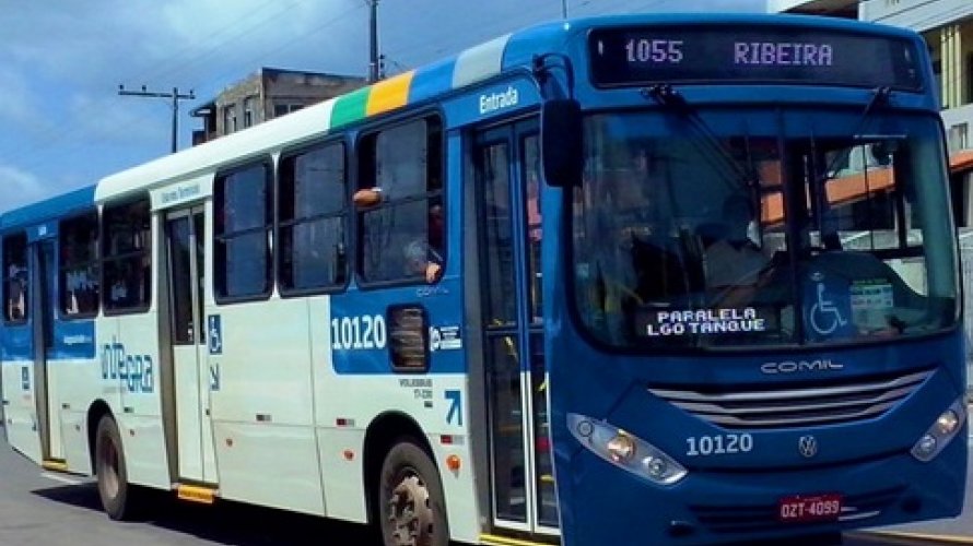 Rodoviários aderem a greve nacional e ônibus não saem das garagens