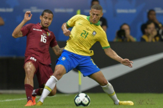 Brasil fica no empate com a Venezuela e leva vaias na Arena Fonte Nova