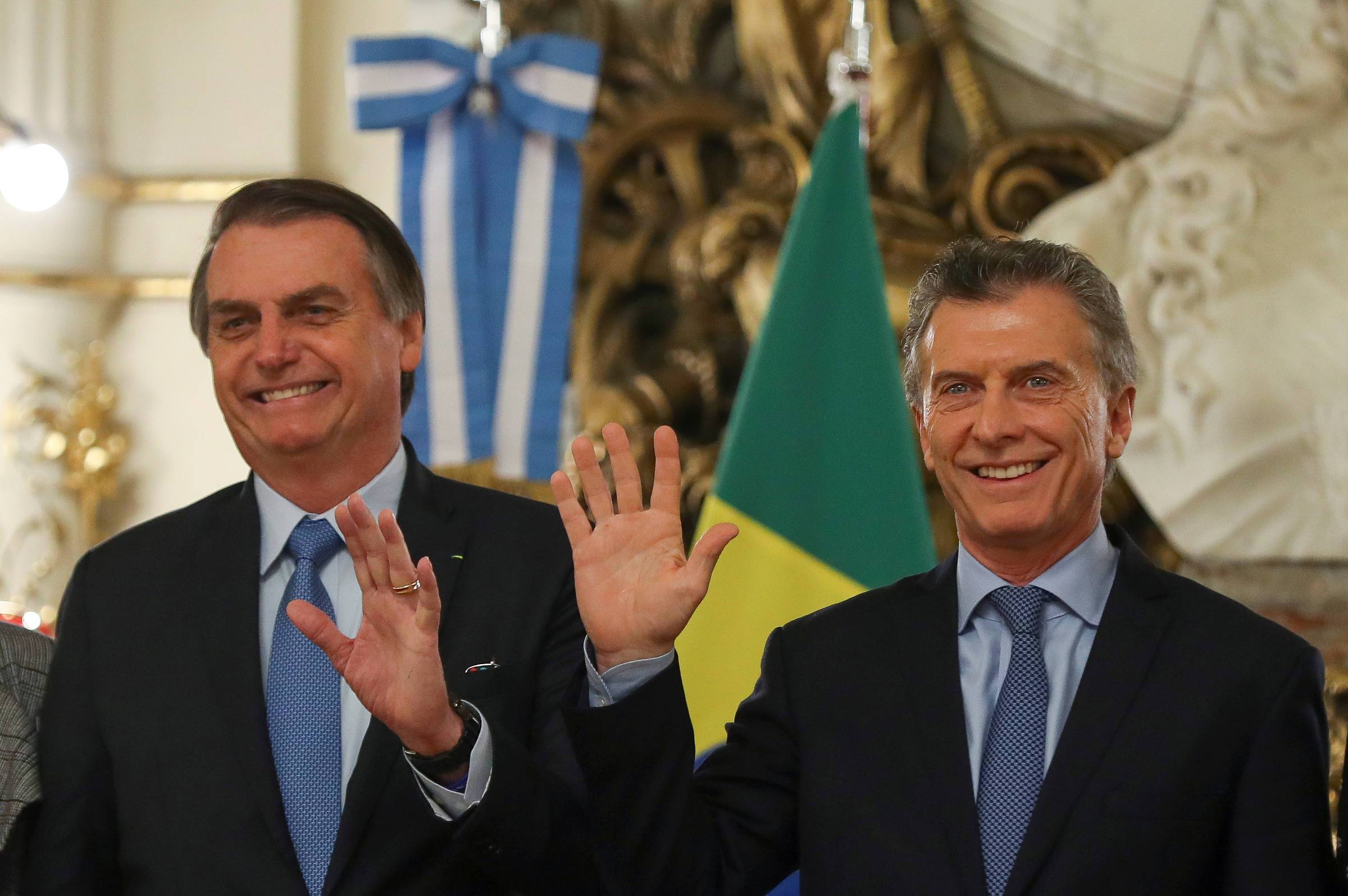 Bolsonaro e Guedes discutem criação de moeda comum com Argentina