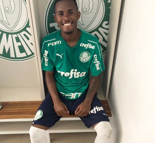 De forma oficial, Palmeiras anuncia contratação de jovem lateral da base do Vitória