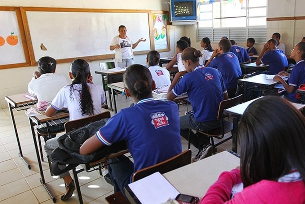 Aulas no Ensino Médio terão 1h a mais a partir de 2020 na Bahia