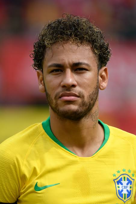 Caso Neymar: Advogado diz que mulher relatou agressão e não estupro e deixa caso