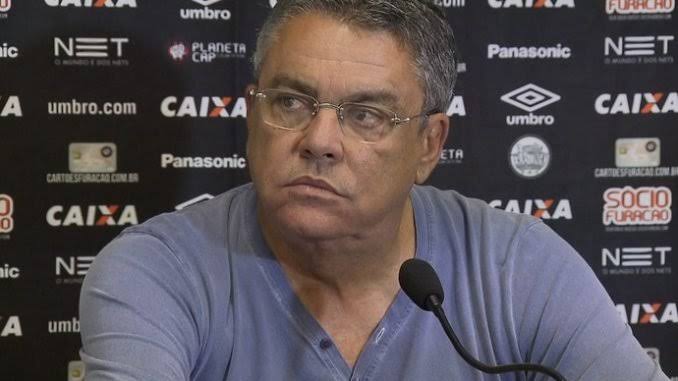 Em áudio vazado, Paulo Carneiro reclama de jogadores do Vitória que estão acima do peso; ouça