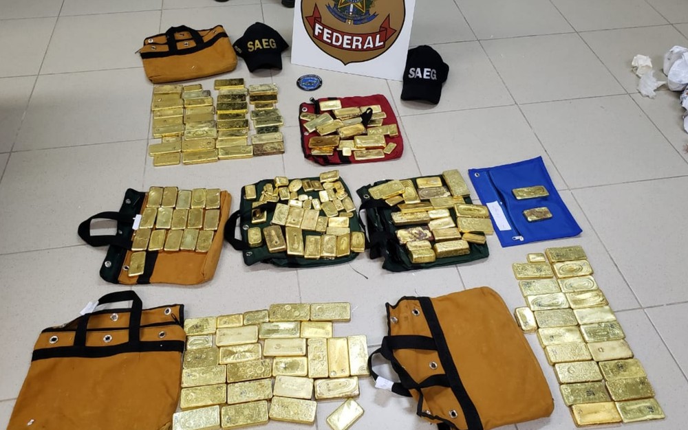 Polícia apreende 111 kg de ouro dentro de avião em Goiás