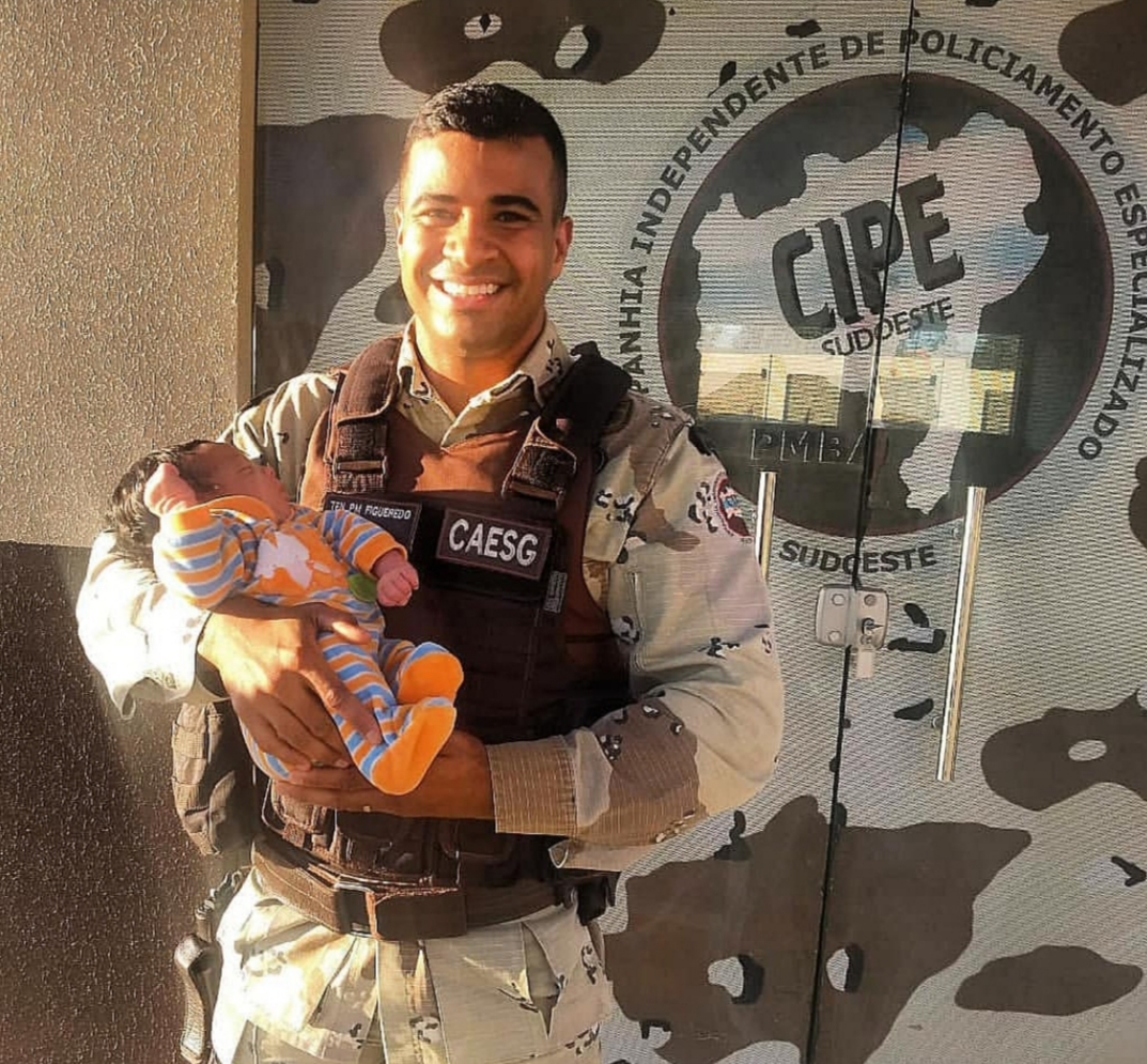 Policial salva bebê engasgado com leite em Vitória da Conquista