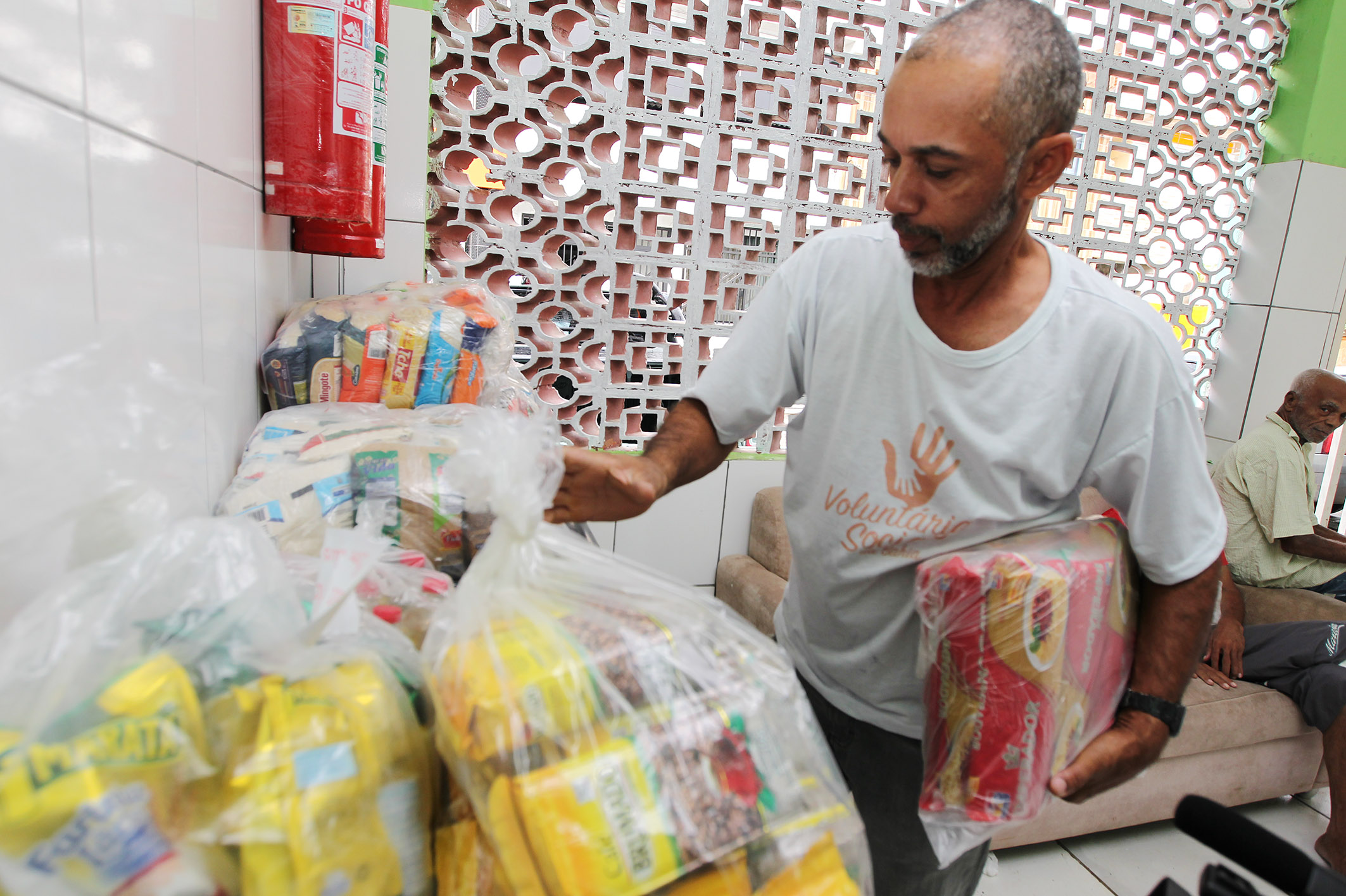Salvador: alimentos arrecadados em show de Luan Santana são doados