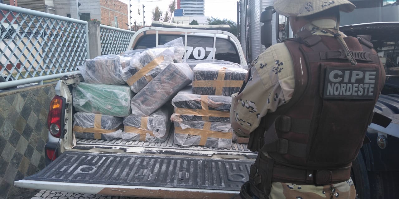 Polícia apreende duas toneladas de drogas escondidas em carga de farinha
