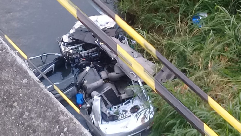 Homem morre após carro cair de viaduto na Avenida ACM, em Salvador