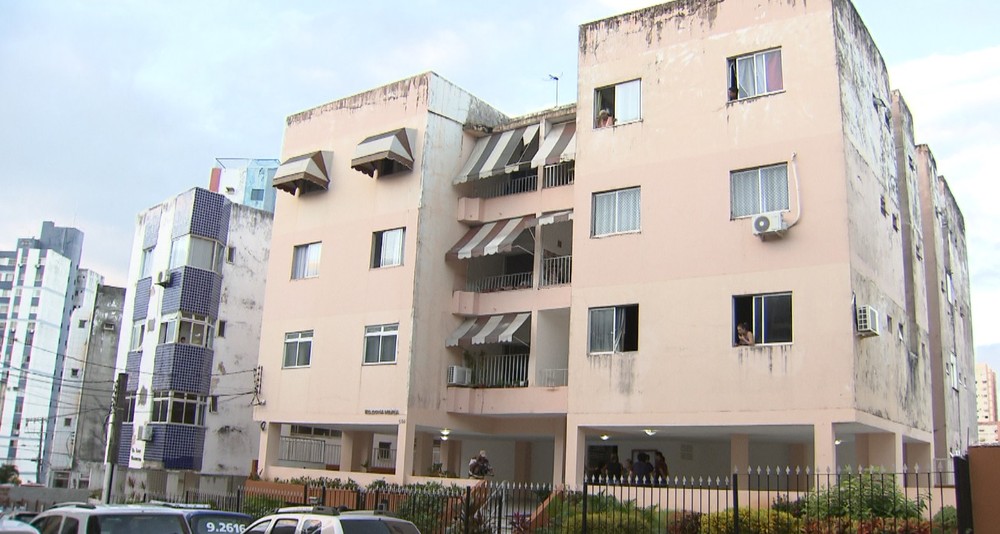 Mulher é achada morta com marcas de agressões em apartamento no bairro de Salvador