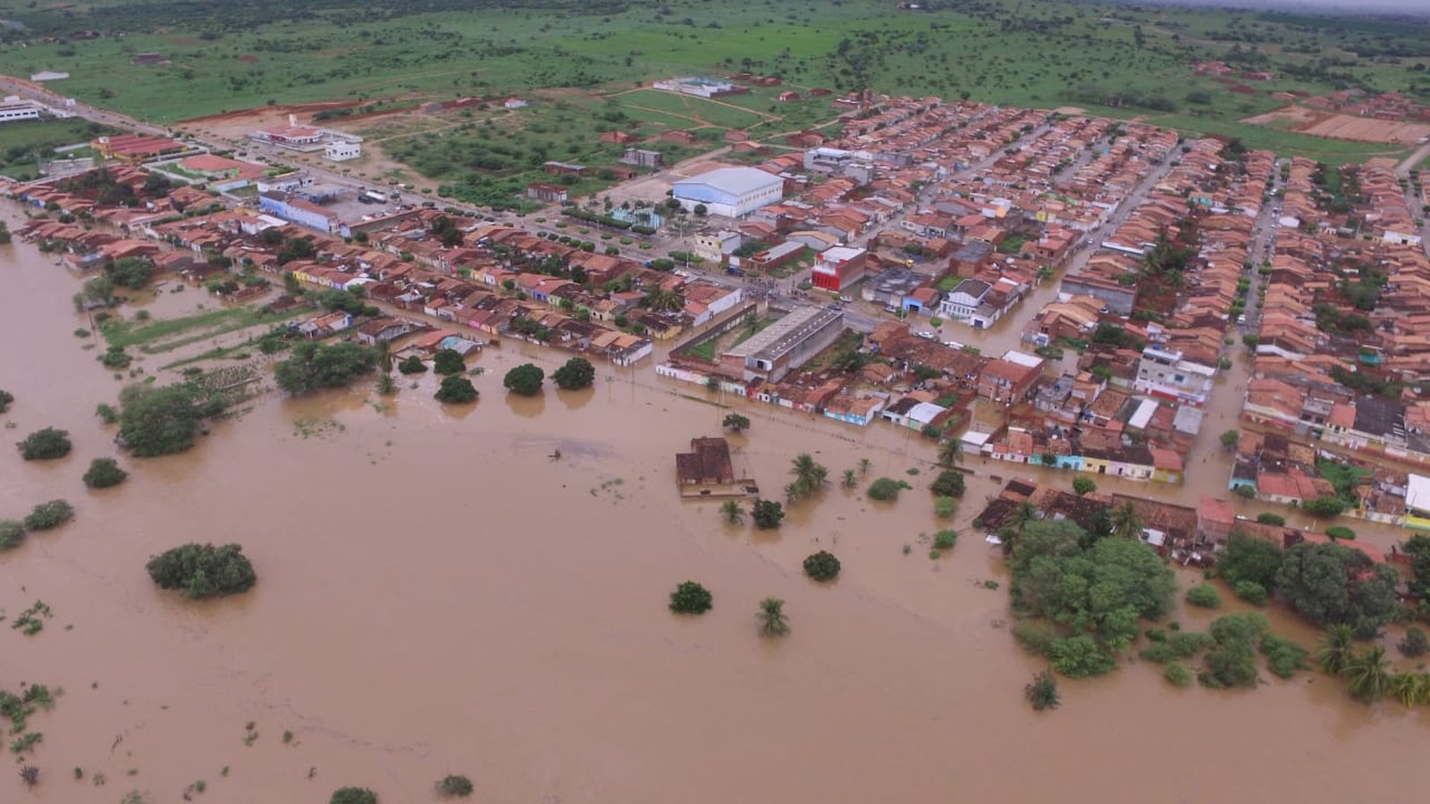 Após rompimento parcial de barragem, cidade baiana vai entrar em estado de emergência