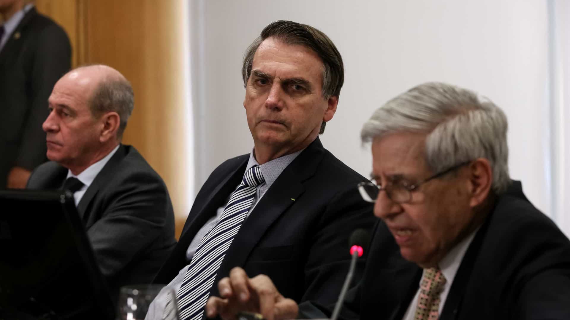 Reunião no gabinete de Bolsonaro foi gravada clandestinamente, diz revista