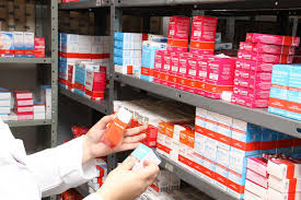 Distribuição de medicamentos gratuitos será interrompida do SUS após Ministério da Saúde suspender fabricação