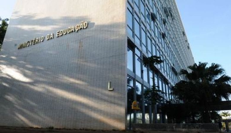 MEC anuncia liberação de R$ 1,99 bi de verba bloqueada pelo governo