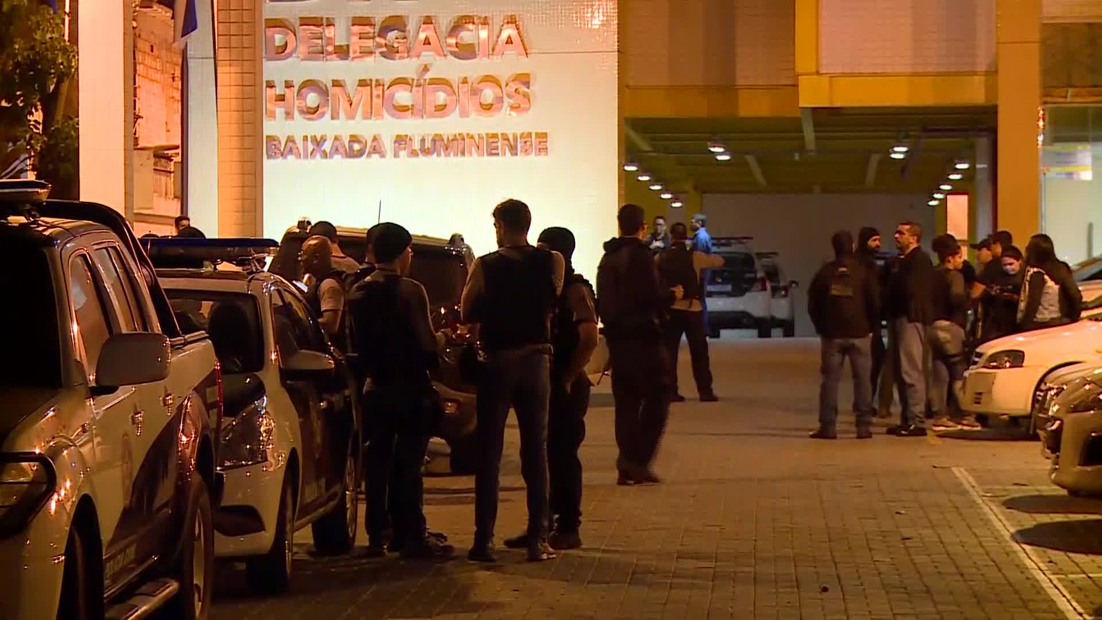 Vereador acusado de liderar milícia é preso durante operação no RJ