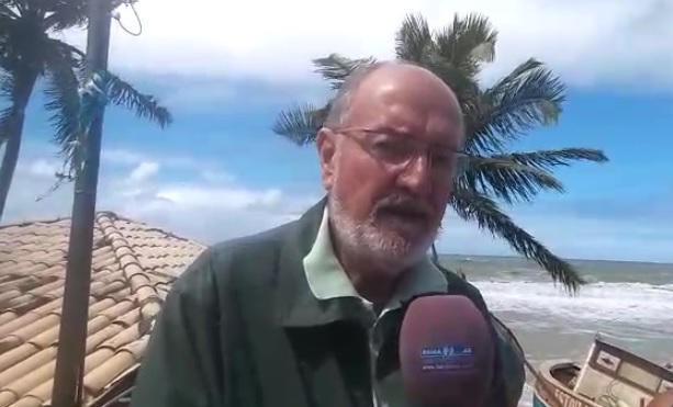 “Vamos dar todo apoio necessário”, diz vice-prefeito após mar destruir barracas e embarcações em Arembepe