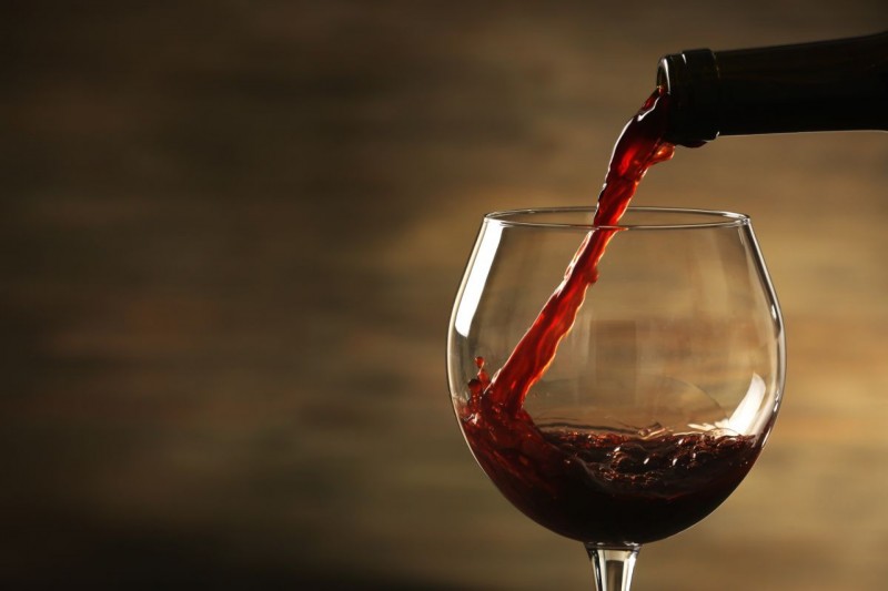 Beber vinho pode matar células de câncer, afirma estudo
