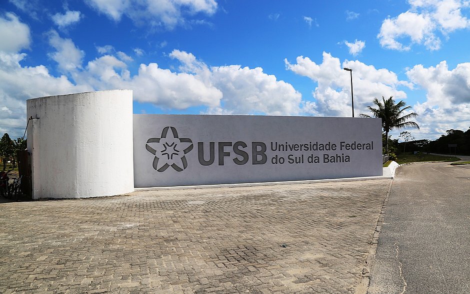 UFSB desliga ar-condicionados e suspende compra de itens de limpeza, após contingenciamento de recursos da Educação