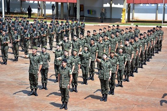 ‘Não tem comida para dar para o recruta, que é o filho de pobre’, diz Bolsonaro ao anunciar que Exército vai entrar em meio expediente