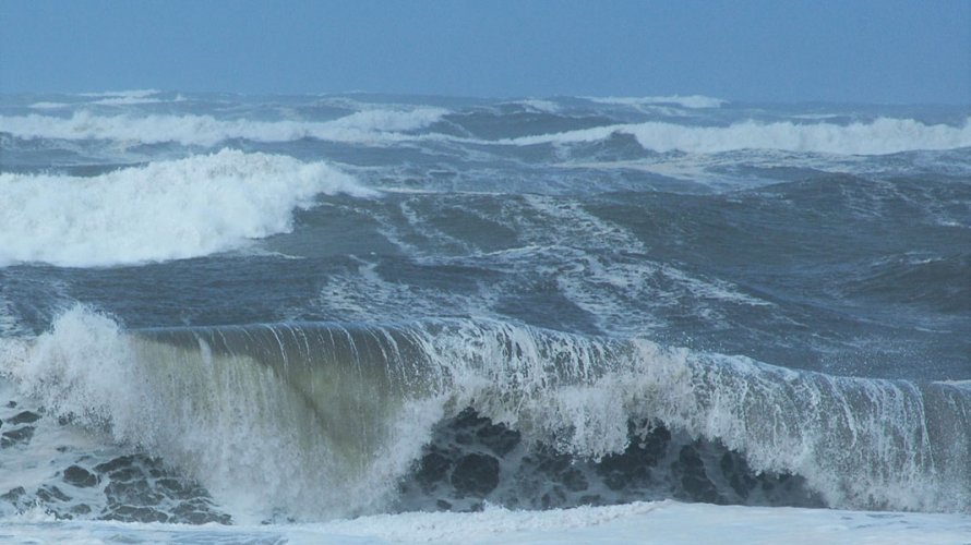 Marinha alerta para ocorrência de ressaca com ondas de até 2,5 metros