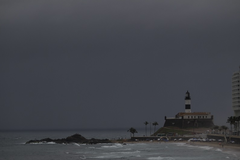Salvador: Marinha emite alerta de mau tempo com ondas de até 2,5 metros