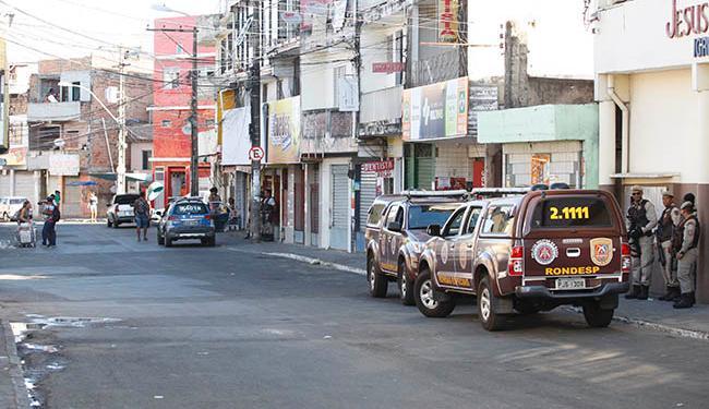 Bandidos invadem casa e fazem família refém no bairro da Santa Cruz, em Salvador