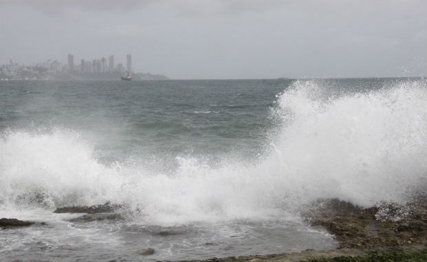 Marinha emite alerta de mau tempo para o final de semana no litoral da Bahia