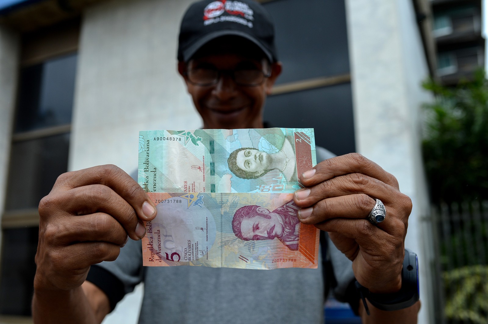 Salário mínimo na Venezuela cai a menos de R$ 12; valor é o mais baixo da história