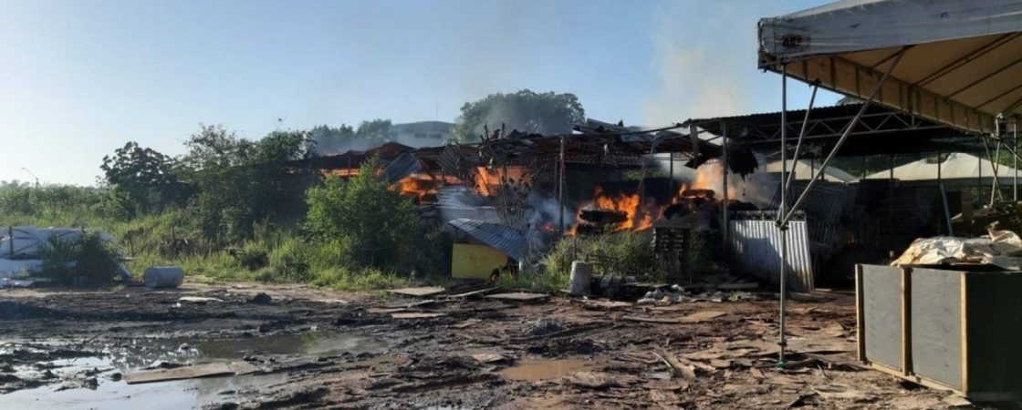Incêndio em fábrica de Simões Filho é controlado pelos bombeiros