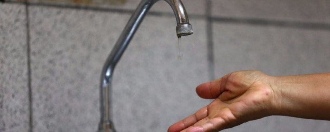 Embasa suspende abastecimento de água na orla de Camaçari e Mata de São João