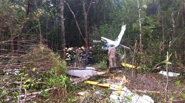 Avião cai em Manaus com funcionários do governo