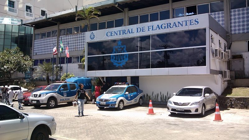 Salvador: Casal é flagrado transportando drogas em táxi