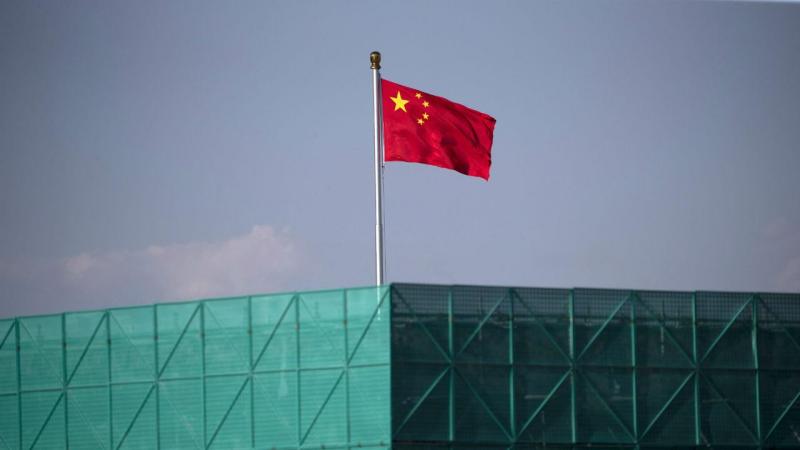Homem ataca e mata 8 crianças na porta de escola na China