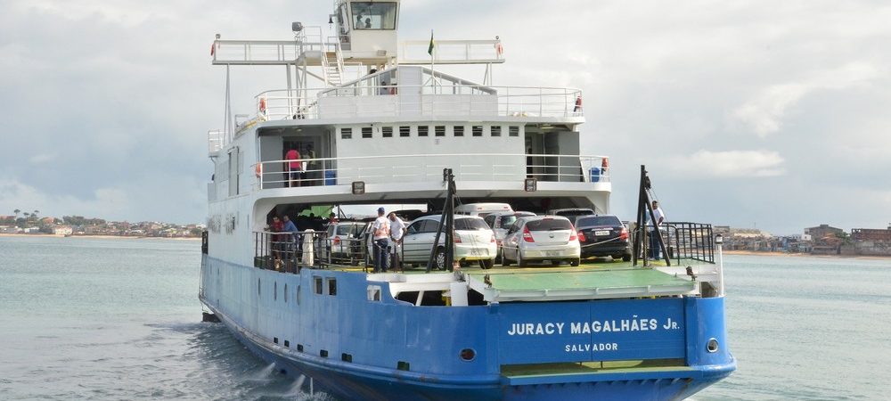 Embarque de veículos tem fila de espera de até 3 horas no sistema ferry boat