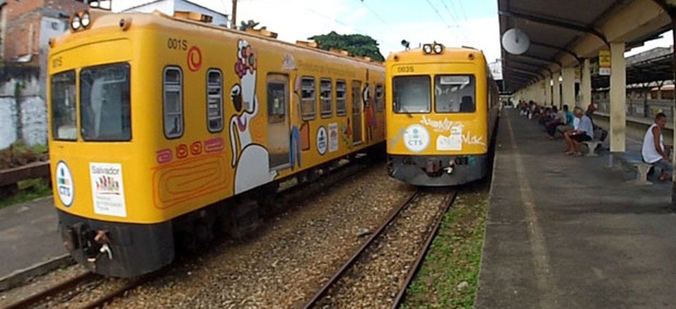 Após princípio de incêndio, trem do Subúrbio, em Salvador, é evacuado
