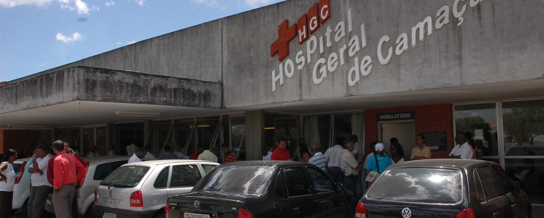 Jovem é morta a facadas pelo ex-marido em Porto Sauípe; atual namorado também foi ferido