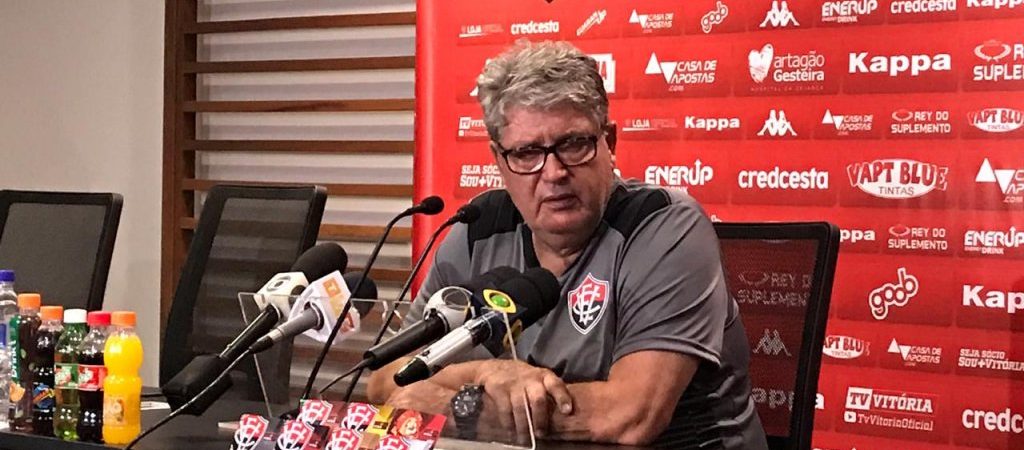 “Se tem uma equipe que mereceu ganhar, é o Vitória”, analisou Geninho após empate